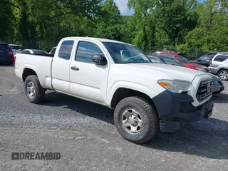 2019 Toyota Tacoma SR z VIN 5TFSX5EN1KX067514, wystawiony jako IAAI lot #42264001 z przebiegiem 179 048 mil mil oraz . Historia ofert i sprzedaży dostępna na DreamBid. Obrazek 1.