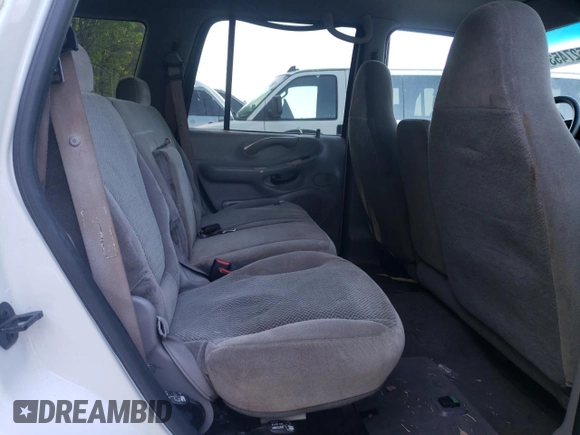 2002 Ford Expedition XLT с VIN 1FMRU15W52LA94288, выставлен на аукционе Copart как лот 52745335 с пробегом 219 734 миль миль и Списание • Salvage title. История ставок и продаж доступна на DreamBid. Изображение 10.