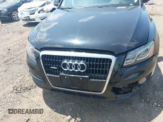 2010 Audi Q5 Premium Plus z VIN WA1LKAFP6AA003671, wystawiony jako IAAI lot #42408719 z przebiegiem Nie podano mil oraz . Historia ofert i sprzedaży dostępna na DreamBid. Obrazek 6.
