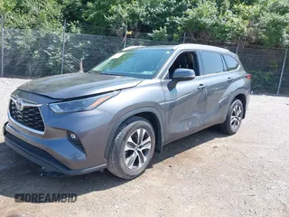 2022 Toyota Highlander XLE with VIN 5TDGZRBH6NS573548, listed as a IAAI auction lot 42398936 with 60,415 mi miles and . Bid and sale history available at DreamBid. Image 2.