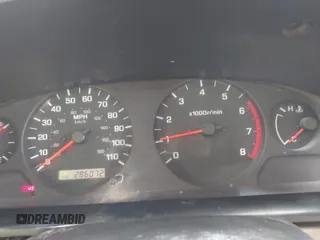 2001 Nissan Frontier XE z VIN 1N6DD26SX1C318540, wystawiony jako IAAI lot #42361846 z przebiegiem 286 072 mil mil oraz . Historia ofert i sprzedaży dostępna na DreamBid. Obrazek 7.