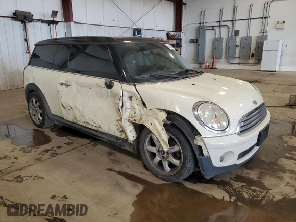2010 MINI Clubman z VIN WMWML3C57ATX37968, wystawiony jako Copart lot #59858795 z przebiegiem 166 591 mil mil oraz Szkoda całkowita • Salvage title. Historia ofert i sprzedaży dostępna na DreamBid. Obrazek 4.
