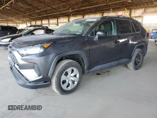 2021 Toyota RAV4 LE z VIN 2T3H1RFV1MW124142, wystawiony jako Copart lot #64319405 z przebiegiem 27 271 mil mil oraz Szkoda całkowita • Salvage title. Historia ofert i sprzedaży dostępna na DreamBid. Obrazek 1.