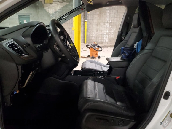 2022 Honda CR-V Touring z VIN 7FARW2H97NE030338, wystawiony jako Copart lot #77002034 z przebiegiem Nie podano mil oraz Szkoda całkowita • Salvage title. Historia ofert i sprzedaży dostępna na DreamBid. Obrazek 7.