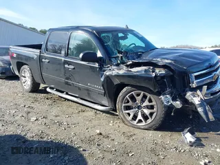 2011 Chevrolet Silverado 1500 LT with VIN 3GCPKSE34BG326812, listed as a IAAI auction lot 41446991 with 149,952 mi miles. Bid and sale history available at carsss.com. Image 1.