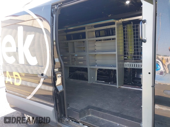 2018 Ford Transit с VIN 1FTYR2CM3JKB37717, выставлен на аукционе IAAI как лот 42561064 с пробегом 102 036 миль миль и . История ставок и продаж доступна на DreamBid. Изображение 8.