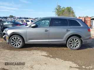 2017 Audi Q7 Premium Plus with VIN WA1LAAF71HD025850, listed as a IAAI auction lot 41567701 with 92,294 mi miles. Bid and sale history available at carsss.com. Image 15.