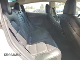 2021 Tesla Model 3 Standard Range Plus z VIN 5YJ3E1EA7MF078241, wystawiony jako Copart lot #57100525 z przebiegiem 56 700 mil mil oraz Szkoda całkowita • Salvage title. Historia ofert i sprzedaży dostępna na DreamBid. Obrazek 7.