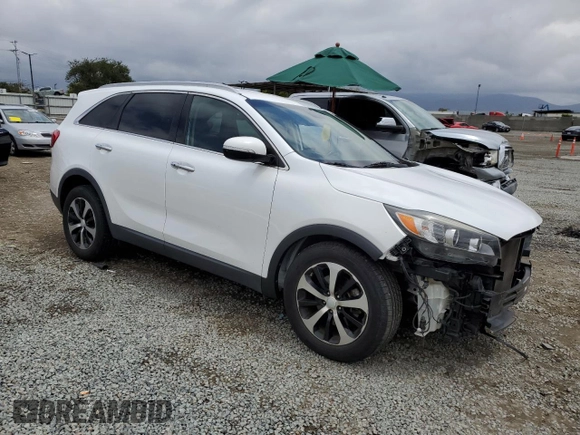 2017 Kia Sorento EX z VIN 5XYPH4A57HG301802, wystawiony jako Copart lot #55183885 z przebiegiem 128 064 mil mil oraz Szkoda całkowita • Salvage title. Historia ofert i sprzedaży dostępna na DreamBid. Obrazek 4.