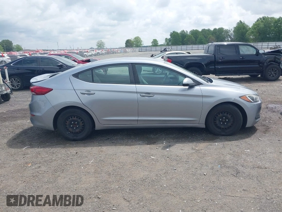 2017 Hyundai Elantra SE z VIN 5NPD74LF1HH105861, wystawiony jako IAAI lot #42120757 z przebiegiem 91 818 mil mil oraz . Historia ofert i sprzedaży dostępna na DreamBid. Obrazek 13.