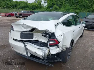 2019 Tesla Model 3 Mid Range z VIN 5YJ3E1EA7KF299755, wystawiony jako IAAI lot #42354352 z przebiegiem Nie podano mil oraz . Historia ofert i sprzedaży dostępna na DreamBid. Obrazek 6.