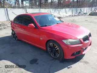 2009 BMW 3 Series 328i xDrive z VIN WBAPK53589A512655, wystawiony jako IAAI lot #41633715 z przebiegiem 178 767 mil mil oraz . Historia ofert i sprzedaży dostępna na DreamBid. Obrazek 1.