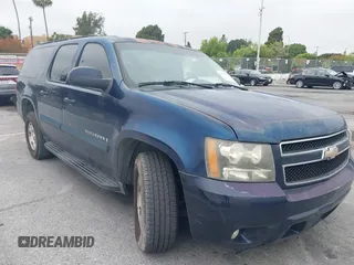 2008 Chevrolet Suburban LTZ z VIN 1GNFC16078R158042, wystawiony jako IAAI lot #42179750 z przebiegiem 213 872 mil mil oraz . Historia ofert i sprzedaży dostępna na DreamBid. Obrazek 1.