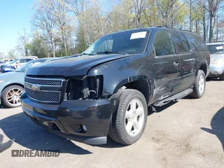 2008 Chevrolet Suburban LTZ with VIN 1GNFK16308R272980, listed as a IAAI auction lot 42055176 with 269,262 mi miles. Bid and sale history available at carsss.com. Image 2.