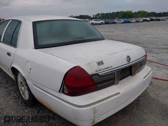 2010 Mercury Grand Marquis LS z VIN 2MEBM7FV5AX606873, wystawiony jako IAAI lot #42216310 z przebiegiem 198 896 mil mil oraz . Historia ofert i sprzedaży dostępna na DreamBid. Obrazek 6.