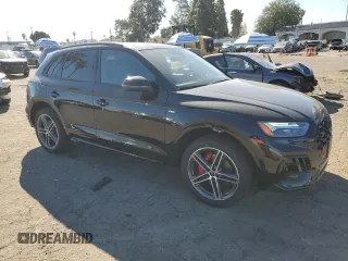 2024 Audi Q5 S line Premium Plus z VIN WA1E2AFY6R2125874, wystawiony jako Copart lot #47052955 z przebiegiem 1 144 mil mil oraz Szkoda całkowita • Salvage title. Historia ofert i sprzedaży dostępna na DreamBid. Obrazek 4.