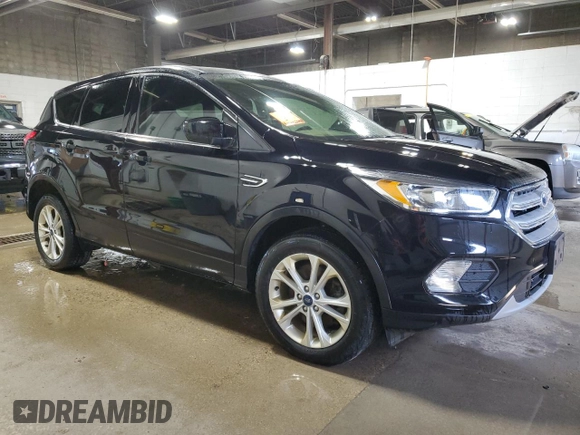 2019 Ford Escape SE z VIN 1FMCU9GD0KUA70135, wystawiony jako Copart lot #52235935 z przebiegiem 107 794 mil mil oraz Czysty tytuł • Clean title. Historia ofert i sprzedaży dostępna na DreamBid. Obrazek 4.