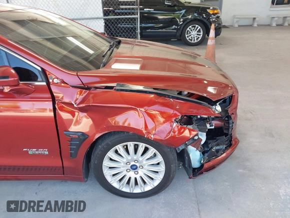 2014 Ford Fusion Titanium с VIN 3FA6P0SU3ER126548, выставлен на аукционе IAAI как лот 42634957 с пробегом 111 580 миль миль и . История ставок и продаж доступна на DreamBid. Изображение 6.