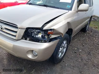 2006 Toyota Highlander w/3rd Row with VIN JTEDP21A960104281, listed as a IAAI auction lot 41809727 with 286,038 mi miles. Bid and sale history available at carsss.com. Image 6.