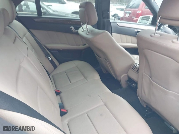 2010 Mercedes-Benz E-Class E 350 Luxury with VIN WDDHF8HB3AA073774, listed as a IAAI auction lot 41738885 with 205,553 mi miles. Bid and sale history available at carsss.com. Image 8.