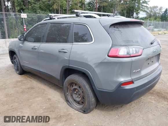 2021 Jeep Cherokee Latitude Plus z VIN 1C4PJMLB5MD109942, wystawiony jako IAAI lot #42536859 z przebiegiem 20 196 mil mil oraz . Historia ofert i sprzedaży dostępna na DreamBid. Obrazek 3.