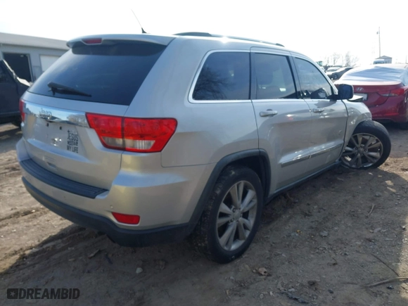 2011 Jeep Grand Cherokee Laredo with VIN 1J4RR4GTXBC678304, listed as a IAAI auction lot 41088309 with 139,559 mi miles. Bid and sale history available at carsss.com. Image 4.