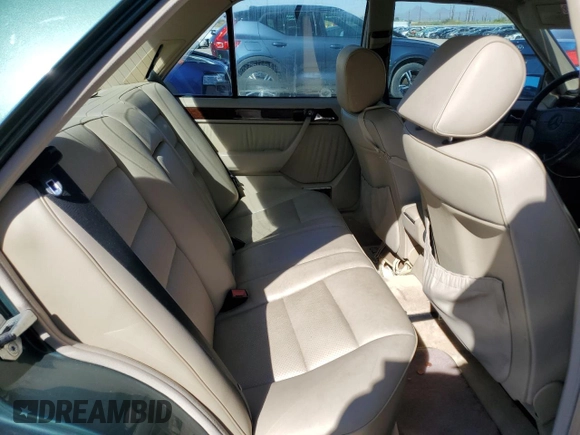 1994 Mercedes-Benz 400 E z VIN WDBEA34E1RC085144, wystawiony jako Copart lot #50966615 z przebiegiem 63 404 mil mil oraz Tytuł czysty. Historia ofert i sprzedaży dostępna na DreamBid. Obrazek 10.
