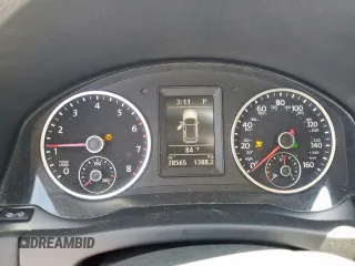 2017 Volkswagen Tiguan S с VIN WVGAV7AX2HW504340, выставлен на аукционе Copart как лот 54264525 с пробегом 78 565 миль миль и Списание • Salvage title. История ставок и продаж доступна на DreamBid. Изображение 9.