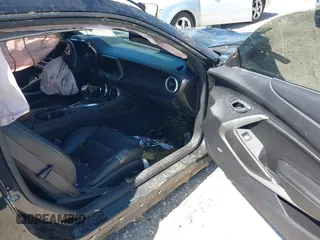 2016 Chevrolet Camaro 2LT z VIN 1G1FD1RS6G0127380, wystawiony jako IAAI lot #41984666 z przebiegiem 228 802 mil mil oraz . Historia ofert i sprzedaży dostępna na DreamBid. Obrazek 5.