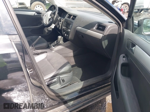 2013 Volkswagen Jetta SE z VIN 3VWDX7AJ4DM396477, wystawiony jako IAAI lot #42659959 z przebiegiem 115 833 mil mil oraz . Historia ofert i sprzedaży dostępna na DreamBid. Obrazek 5.
