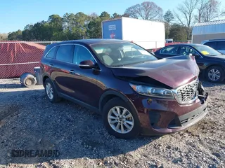 2020 Kia Sorento S z VIN 5XYPG4A57LG627126, wystawiony jako IAAI lot #41886884 z przebiegiem 104 535 mil mil oraz . Historia ofert i sprzedaży dostępna na DreamBid. Obrazek 1.