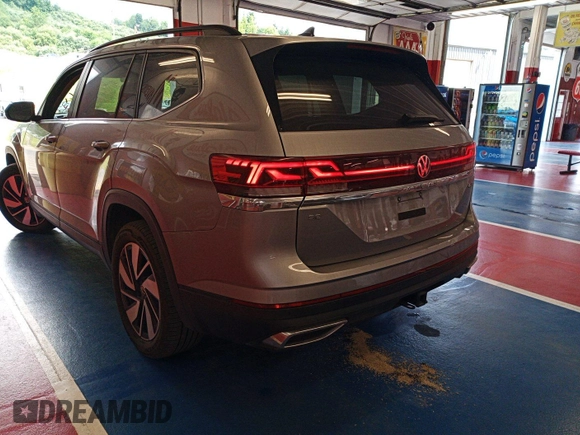 2024 Volkswagen Atlas SE with VIN 1V2HR2CAXRC567612, listed as a IAAI auction lot 42678513 with 19,523 mi miles and . Bid and sale history available at DreamBid. Image 9.