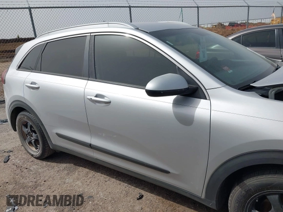2017 Kia Niro LX with VIN KNDCB3LC6H5088243, listed as a IAAI auction lot 41747137 with 122,149 mi miles. Bid and sale history available at carsss.com. Image 13.