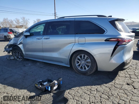 2021 Toyota Sienna XLE with VIN 5TDJRKEC9MS025281, listed as a Copart auction lot 41878385 with 0 mi miles and Salvage Title. Bid and sale history available at carsss.com. Image 2.
