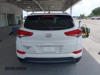 2016 Hyundai Tucson SE z VIN KM8J33A48GU192135, wystawiony jako IAAI lot #42216339 z przebiegiem 79 283 mil mil oraz . Historia ofert i sprzedaży dostępna na DreamBid. Obrazek 16.