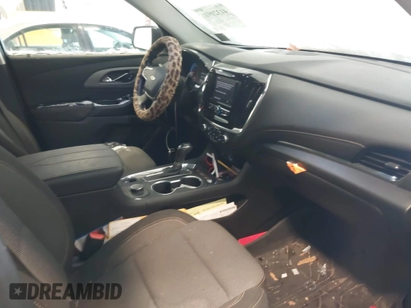 2020 Chevrolet Traverse LS z VIN 1GNERFKW3LJ310374, wystawiony jako IAAI lot #41320911 z przebiegiem 35 551 mil mil oraz . Historia ofert i sprzedaży dostępna na DreamBid. Obrazek 5.