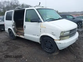 2003 Chevrolet Astro with VIN 1GNDM19X63B132143, listed as a IAAI auction lot 41818208 with Not Provided miles. Bid and sale history available at carsss.com. Image 1.