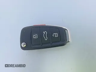 2017 Audi Q3 Premium z VIN WA1ECCFS0HR008186, wystawiony jako IAAI lot #40648800 z przebiegiem 139 379 mil mil oraz . Historia ofert i sprzedaży dostępna na DreamBid. Obrazek 11.