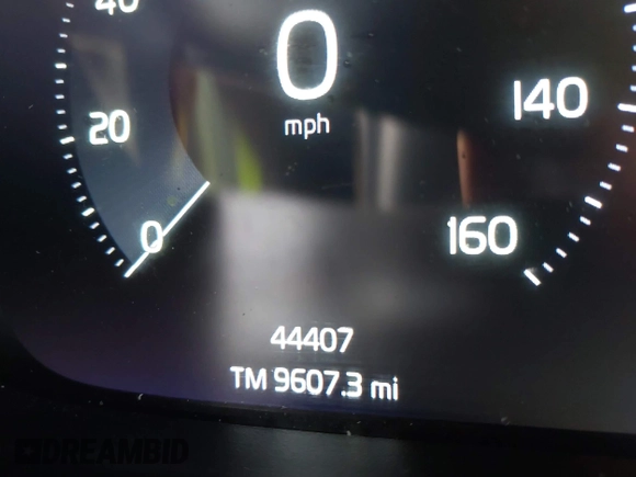 2021 Volvo XC40 Momentum with VIN YV4162UK2M2409330, listed as a IAAI auction lot 41206272 with 44,407 mi miles. Bid and sale history available at carsss.com. Image 15.