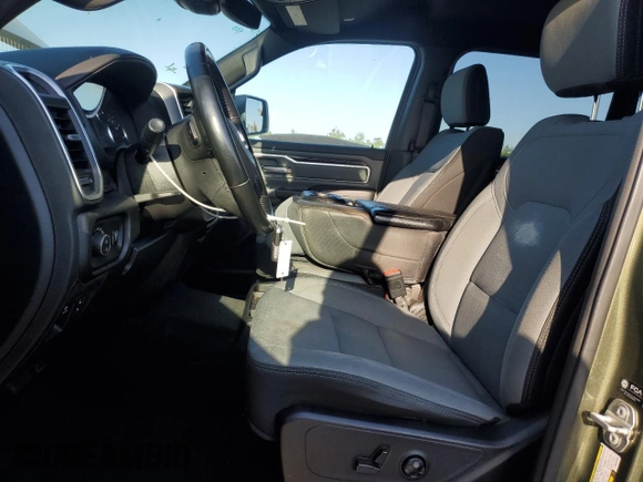 2021 Ram 1500 Big Horn z VIN 1C6RREFM8MN630286, wystawiony jako Copart lot #52309255 z przebiegiem 101 138 mil mil oraz Szkoda całkowita • Salvage title. Historia ofert i sprzedaży dostępna na DreamBid. Obrazek 7.