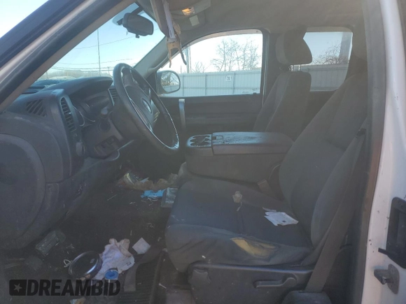 2009 GMC Sierra 2500HD SLE z VIN 1GTHK59K89E156835, wystawiony jako Copart lot #47450515 z przebiegiem 163 996 mil mil oraz Szkoda całkowita • Salvage title. Historia ofert i sprzedaży dostępna na DreamBid. Obrazek 7.