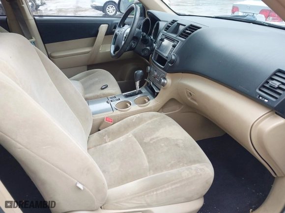 2013 Toyota Highlander with VIN 5TDZK3EH0DS098788, listed as a IAAI auction lot 41714590 with 135,317 mi miles. Bid and sale history available at carsss.com. Image 5.