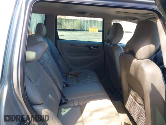 2004 Volvo V70 XC70 with VIN YV1SZ59H241171718, listed as a IAAI auction lot 41958796 with 76,710 mi miles. Bid and sale history available at carsss.com. Image 8.