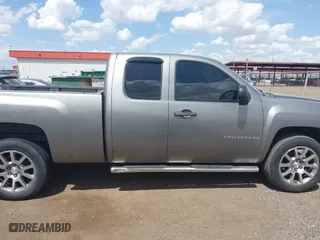 2007 Chevrolet Silverado 1500 Work Truck with VIN 2GCEC19C871592827, listed as a IAAI auction lot 41960690 with 193,154 mi miles. Bid and sale history available at carsss.com. Image 13.