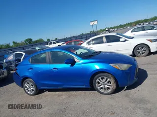 2016 Scion iA z VIN 3MYDLBZV9GY114065, wystawiony jako IAAI lot #42002937 z przebiegiem 187 582 mil mil oraz . Historia ofert i sprzedaży dostępna na DreamBid. Obrazek 12.