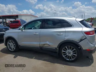 2015 Lincoln MKC z VIN 5LMCJ1A93FUJ25890, wystawiony jako IAAI lot #42125994 z przebiegiem 102 233 mil mil oraz . Historia ofert i sprzedaży dostępna na DreamBid. Obrazek 14.