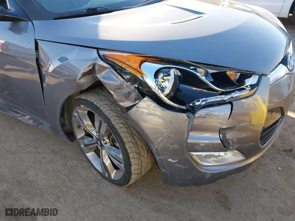 2015 Hyundai Veloster RE:FLEX with VIN KMHTC6AD2FU240091, listed as a IAAI auction lot 41425364 with 68,444 mi miles. Bid and sale history available at carsss.com. Image 6.