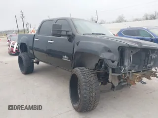 2008 GMC Sierra Denali z VIN 2GTEK638981310877, wystawiony jako IAAI lot #41617549 z przebiegiem 122 312 mil mil oraz . Historia ofert i sprzedaży dostępna na DreamBid. Obrazek 1.