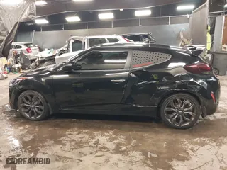 2015 Hyundai Veloster RE:FLEX with VIN KMHTC6AD2FU223615, listed as a IAAI auction lot 41388773 with 111,381 mi miles. Bid and sale history available at carsss.com. Image 14.