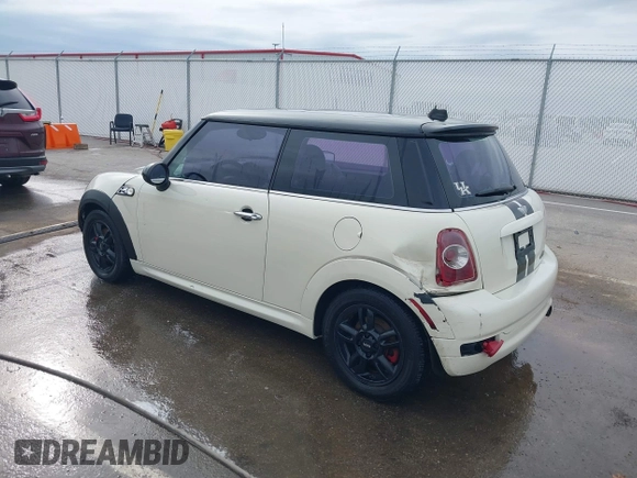 2011 MINI Hardtop z VIN WMWSU3C52BT092653, wystawiony jako IAAI lot #41788535 z przebiegiem 161 510 mil mil oraz . Historia ofert i sprzedaży dostępna na DreamBid. Obrazek 3.
